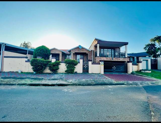 4 BEDROOM HOUSE FOR SALE IN NEWLANDS WEST